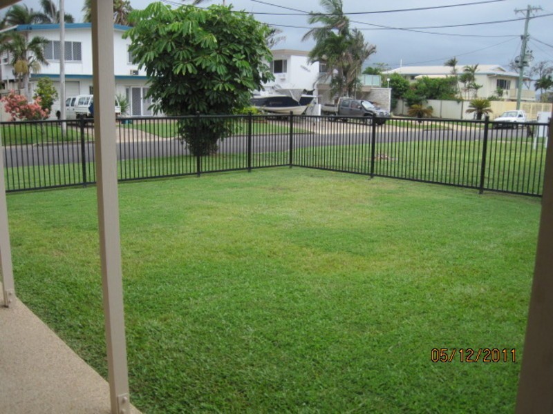 8 Sallows Street, Pallarenda QLD 4810