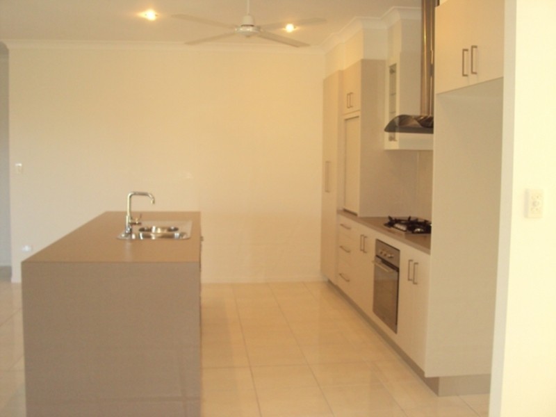 2 Sykes Close, Burdell QLD 4818