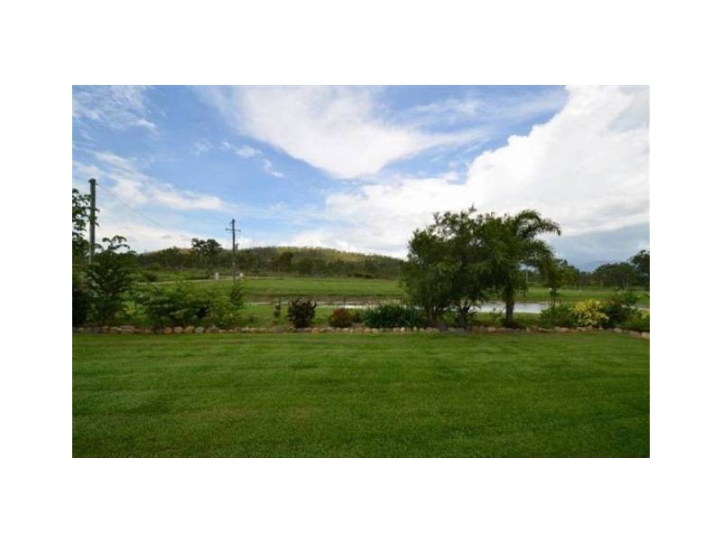 224 Valley Drive, Oak Valley QLD 4811