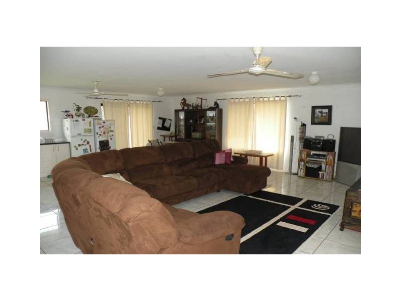 224 Valley Drive, Oak Valley QLD 4811