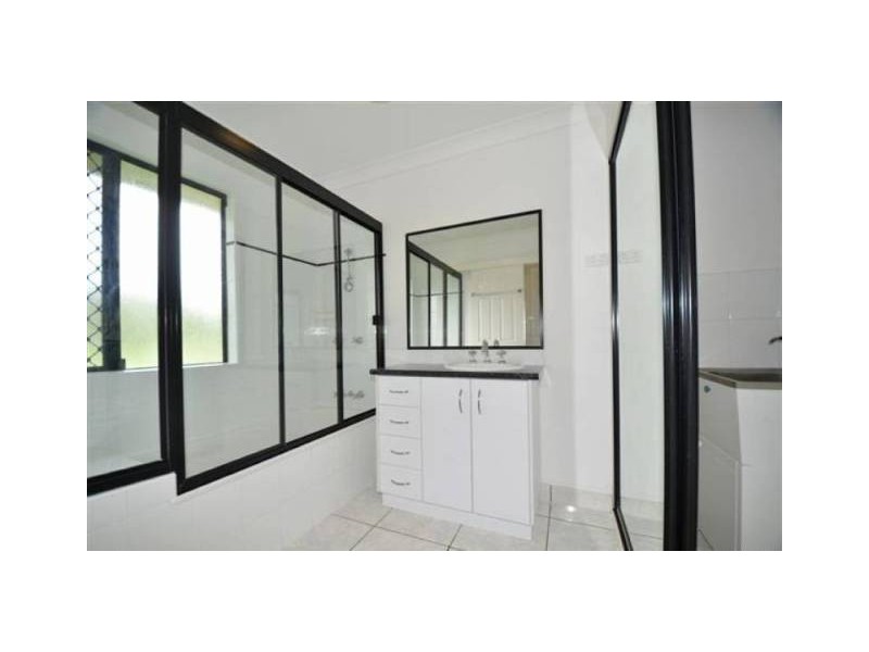 224 Valley Drive, Oak Valley QLD 4811