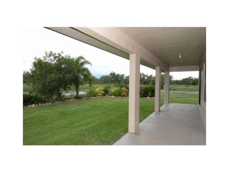 224 Valley Drive, Oak Valley QLD 4811