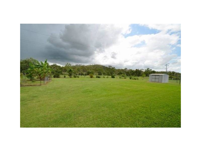 224 Valley Drive, Oak Valley QLD 4811