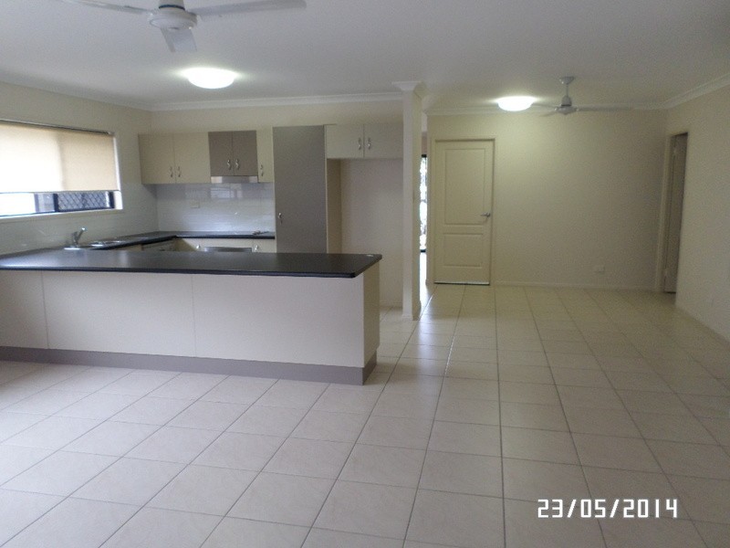 11 Parklands Drive, Mount Louisa QLD 4814