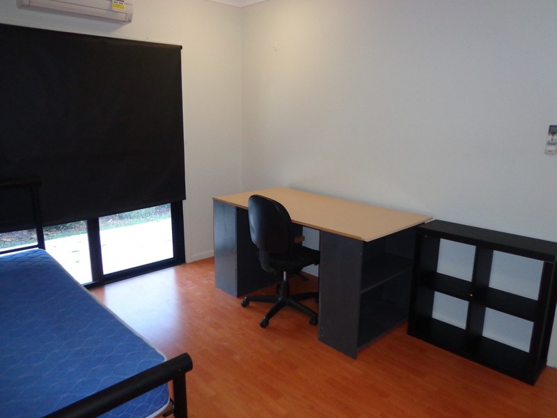 * Narwee Place, Douglas QLD 4814