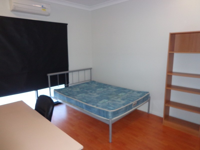 * Narwee Place, Douglas QLD 4814