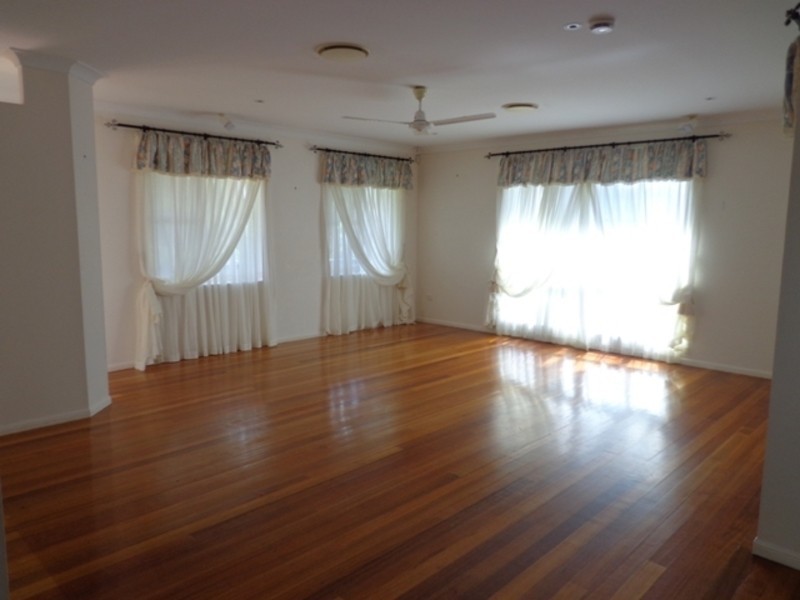* Fiesta Court, Kirwan QLD 4817
