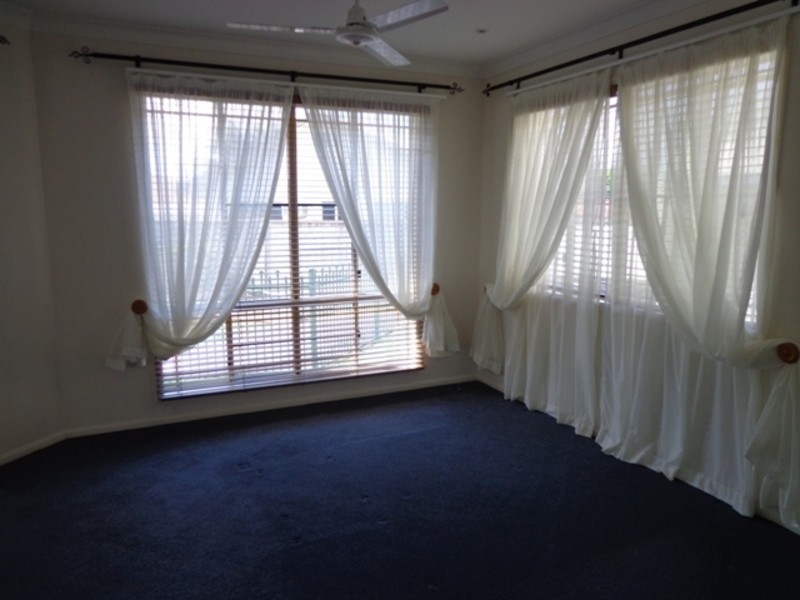 * Fiesta Court, Kirwan QLD 4817