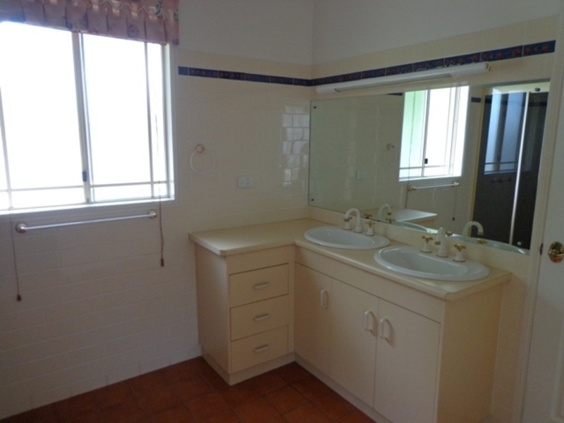 * Fiesta Court, Kirwan QLD 4817