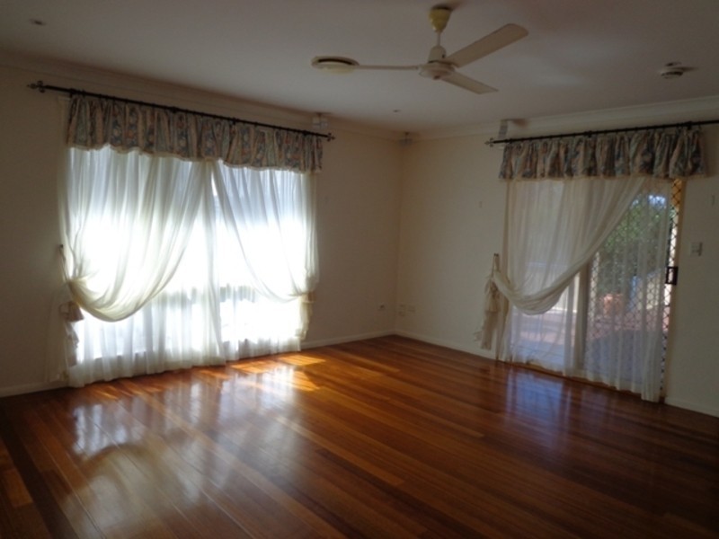 * Fiesta Court, Kirwan QLD 4817