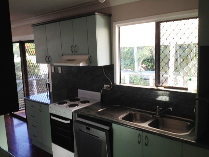 * Cay Street, Saunders Beach QLD 4818