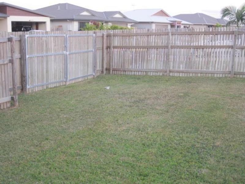 ** Mannikin Way, Bohle Plains QLD 4817