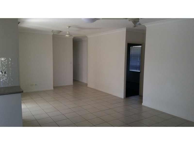 * Bluewren Drive, Kelso QLD 4815