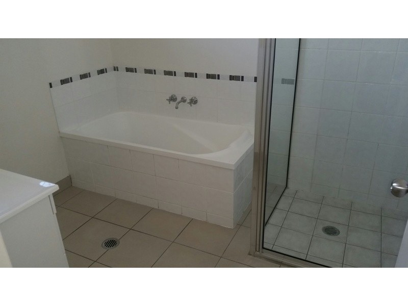 * Bluewren Drive, Kelso QLD 4815