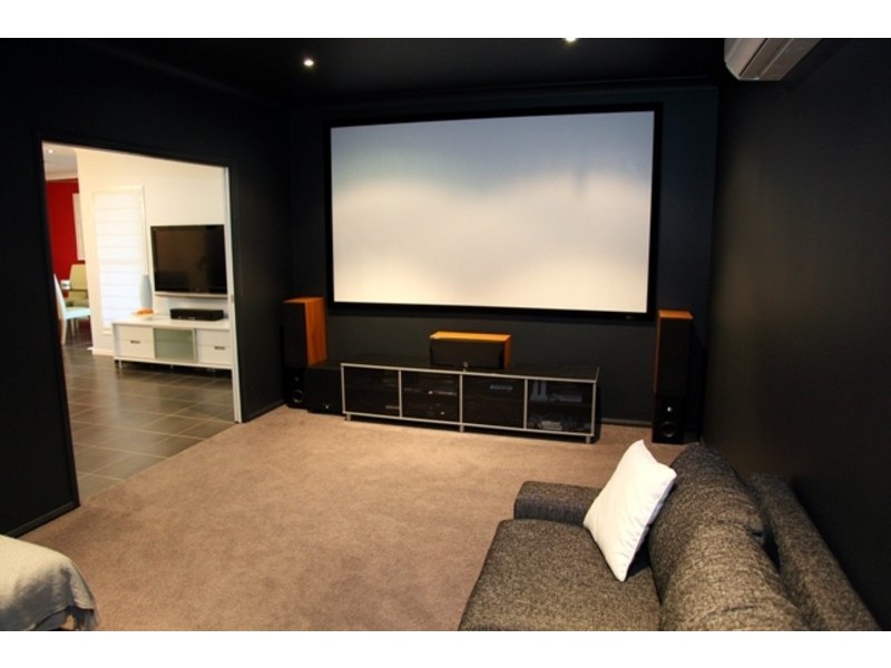 13 Rattray Street, Bushland Beach QLD 4818