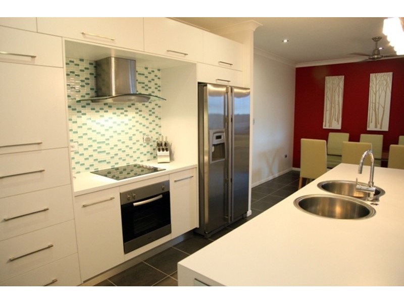 13 Rattray Street, Bushland Beach QLD 4818