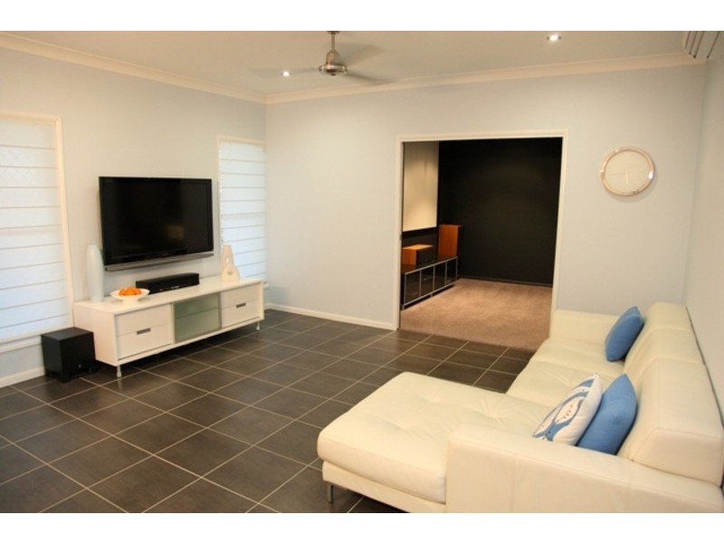 13 Rattray Street, Bushland Beach QLD 4818