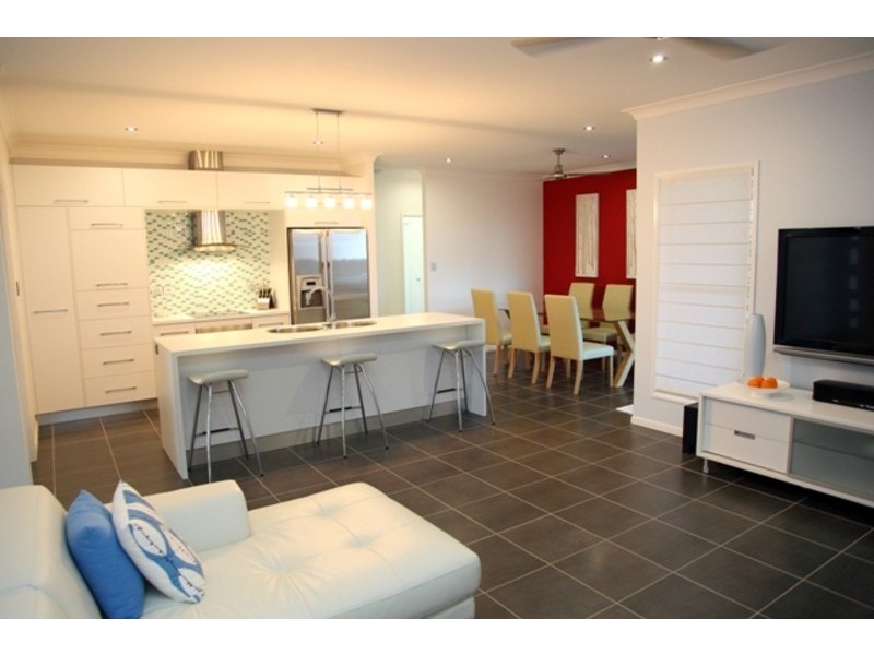 13 Rattray Street, Bushland Beach QLD 4818