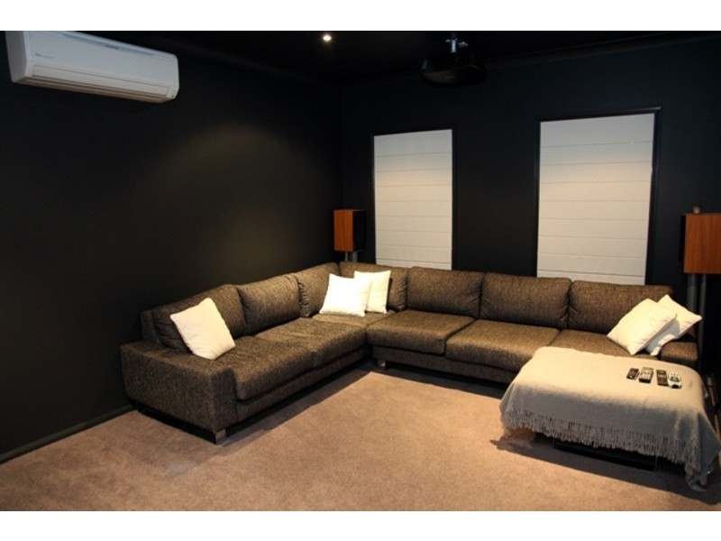 13 Rattray Street, Bushland Beach QLD 4818