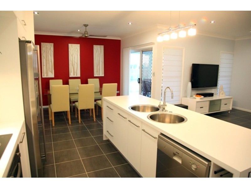 13 Rattray Street, Bushland Beach QLD 4818