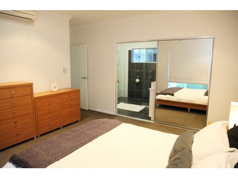 13 Rattray Street, Bushland Beach QLD 4818