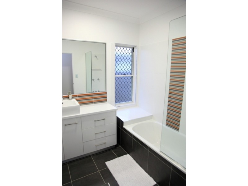 13 Rattray Street, Bushland Beach QLD 4818