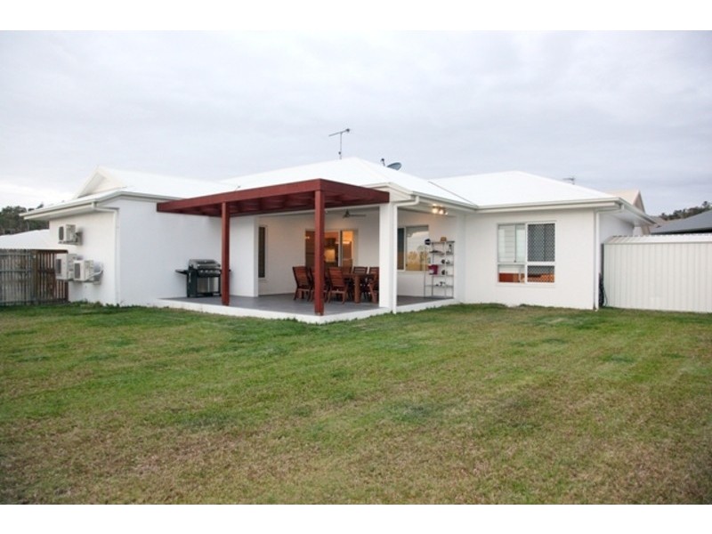 13 Rattray Street, Bushland Beach QLD 4818