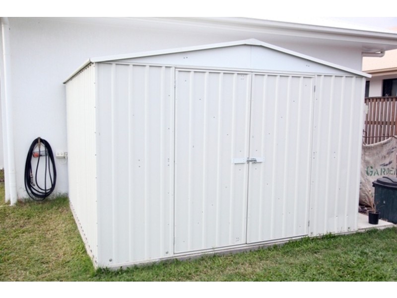 13 Rattray Street, Bushland Beach QLD 4818