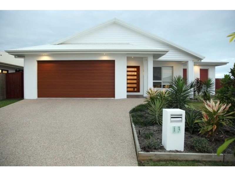 13 Rattray Street, Bushland Beach QLD 4818