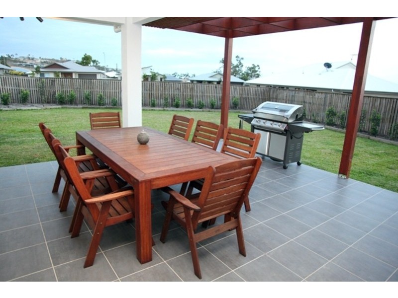 13 Rattray Street, Bushland Beach QLD 4818