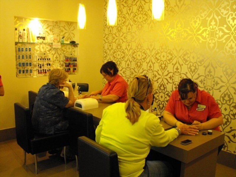 Shop 25c Willows Shopping Centre, Kirwan QLD 4817