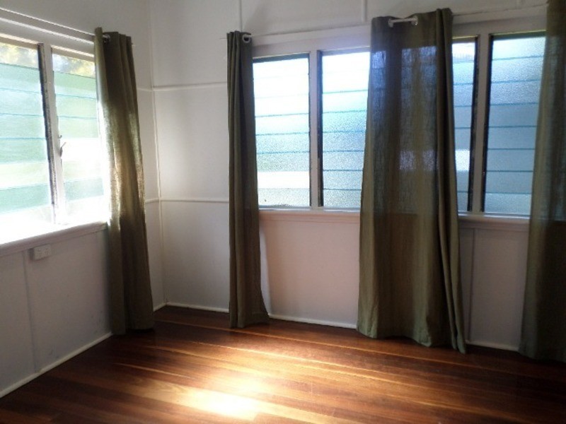 ** Sherriff Street, Hermit Park QLD 4812