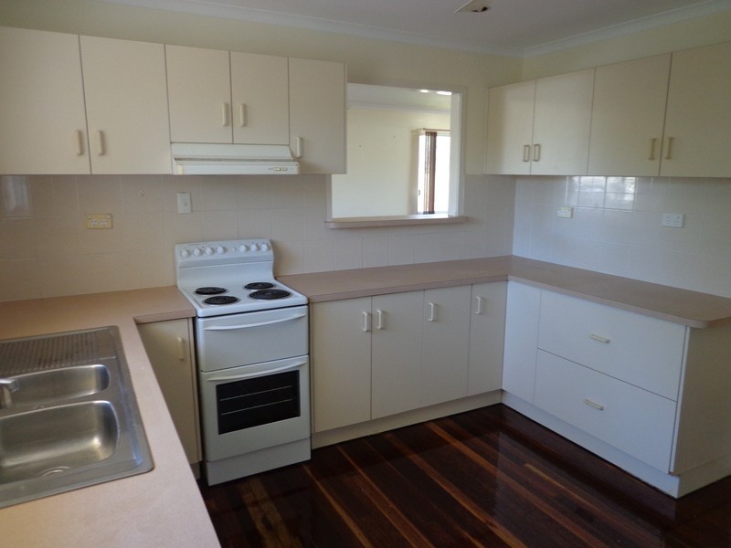 * Eklund Street, Kirwan QLD 4817