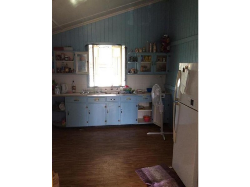 * Tenth Avenue, Railway Estate QLD 4810