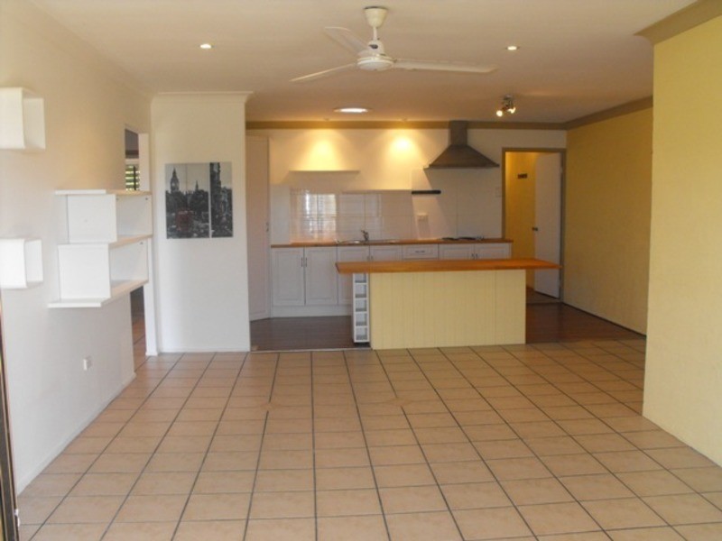 */** Warburton Street, North Ward QLD 4810