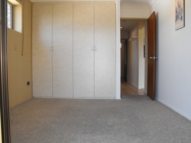 */** Warburton Street, North Ward QLD 4810