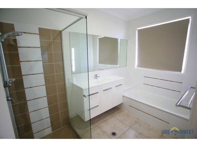 * Hillock Crescent, Bushland Beach QLD 4818