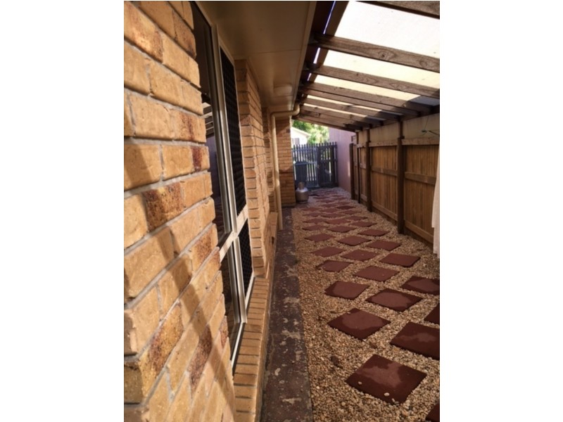 ** Carallia Place, Douglas QLD 4814