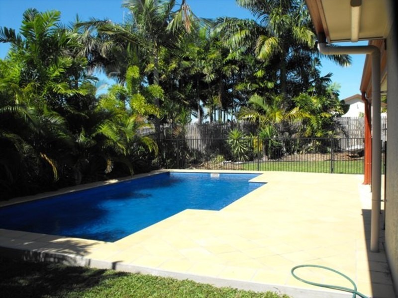 14 Crestbrook Drive, Mount Louisa QLD 4814