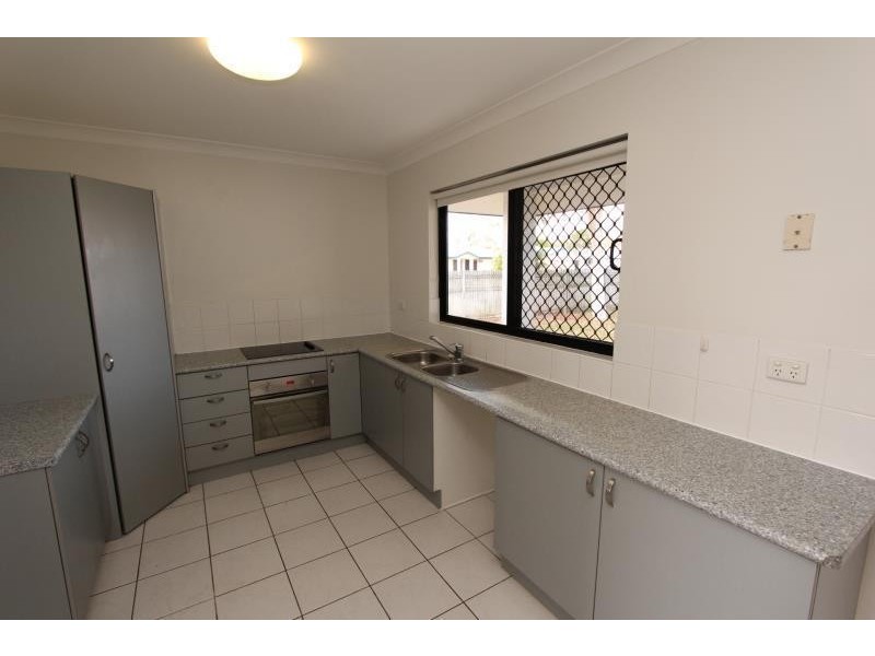* Crista Court, Kelso QLD 4815