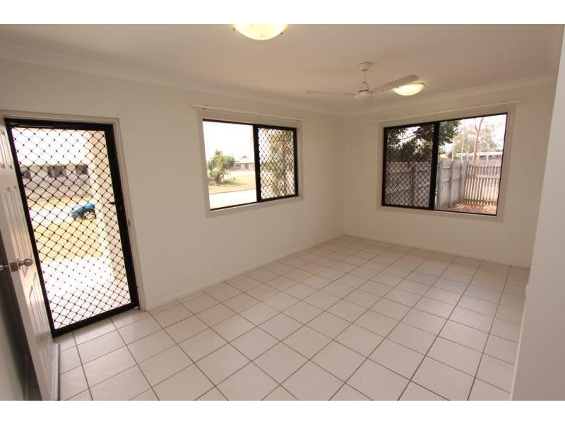 * Crista Court, Kelso QLD 4815