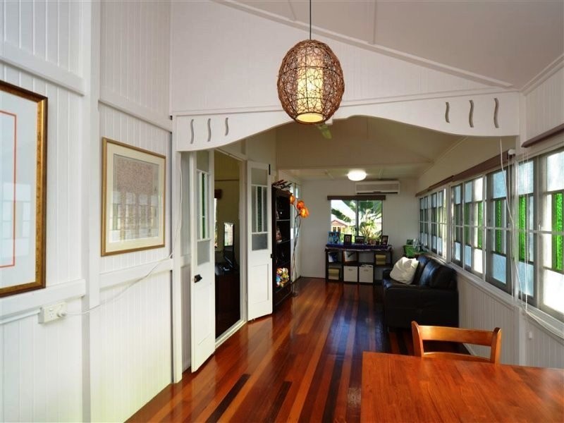 * John Street, West End QLD 4810