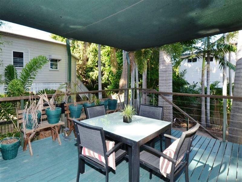 * John Street, West End QLD 4810