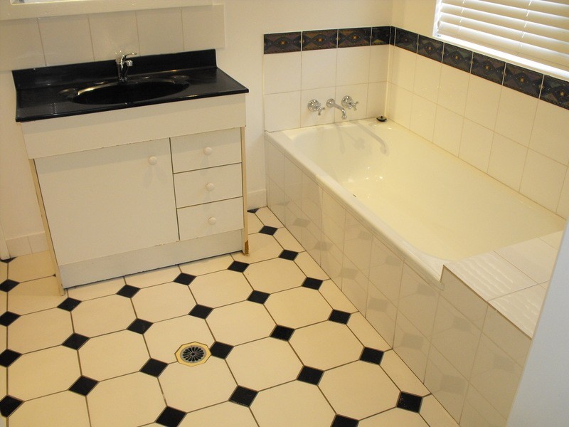 * Gelling Crescent, Douglas QLD 4814