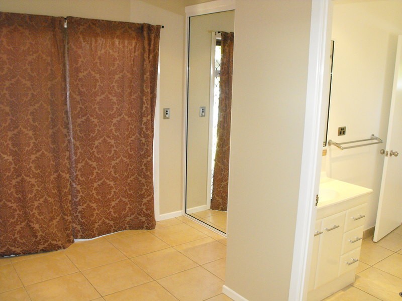 * Gelling Crescent, Douglas QLD 4814