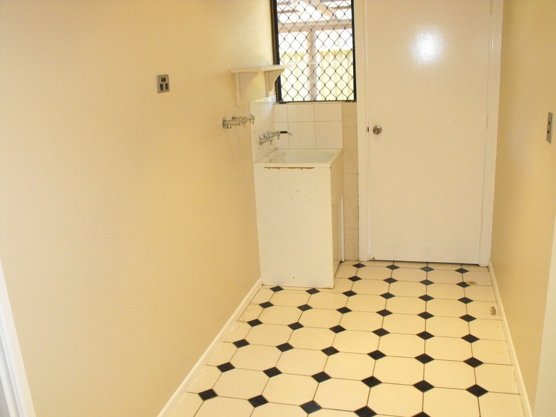 * Gelling Crescent, Douglas QLD 4814