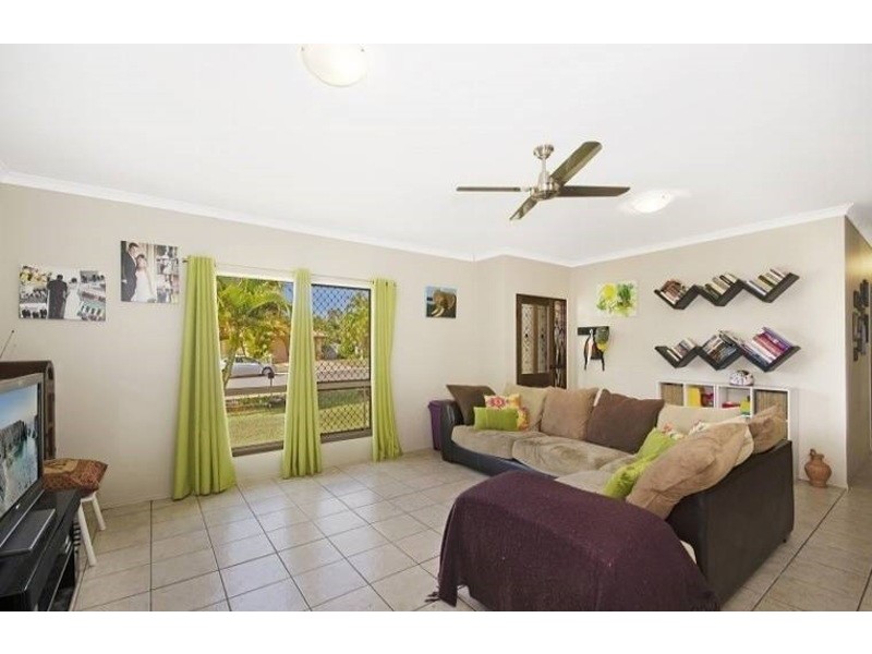 * Mendi Drive, Bushland Beach QLD 4818