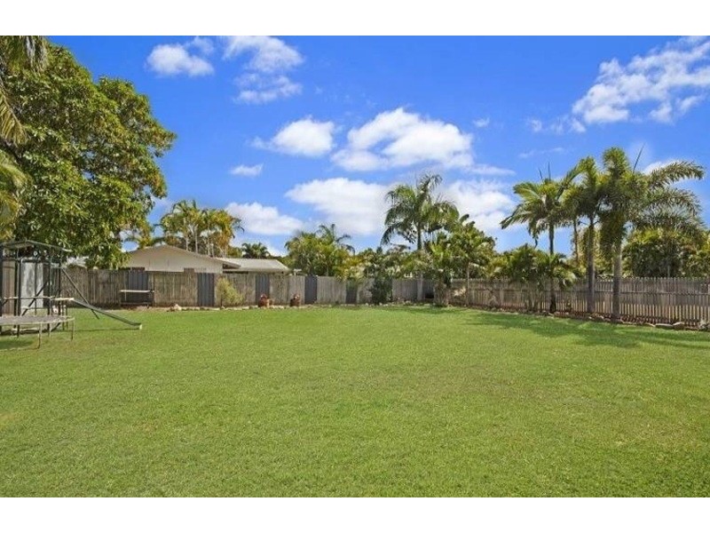 * Mendi Drive, Bushland Beach QLD 4818