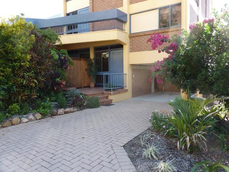 */325 Stanley Street, North Ward QLD 4810