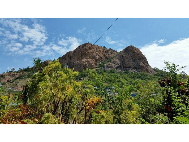 */325 Stanley Street, North Ward QLD 4810